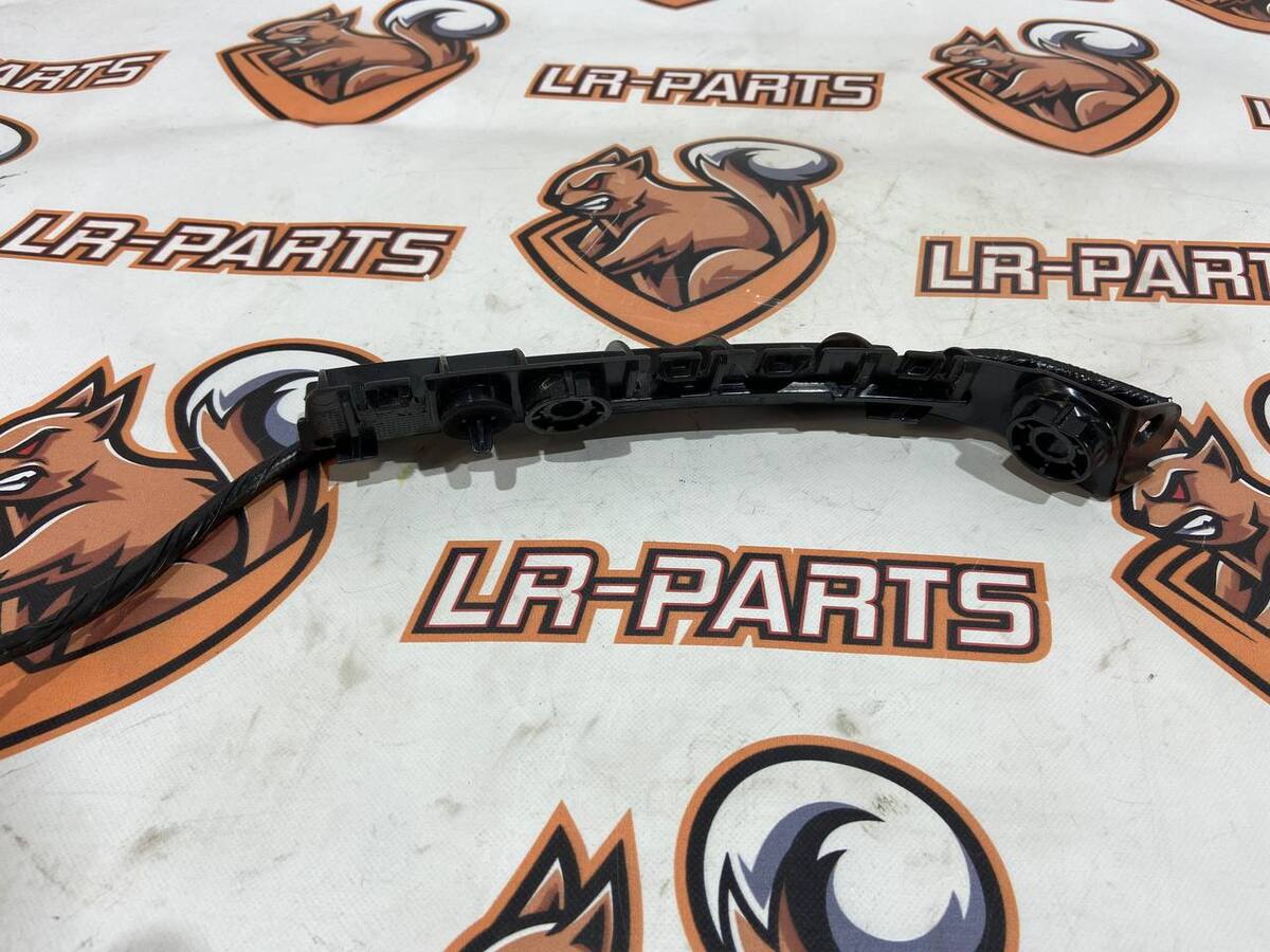 LR109392 Bracket of rear bumper upper left Range Rover Velar L560 (2018-) Used